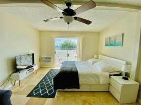 Gorgeous studio with water and Miami Skyline views